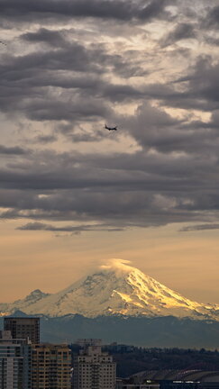 Photo Mt_Rainier_Plane